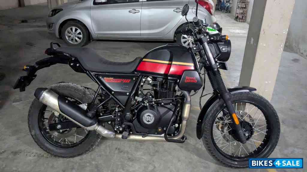 Blazing Balck Royal Enfield Scram 411
