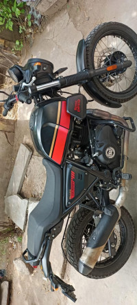 Blazing Balck Royal Enfield Scram 411