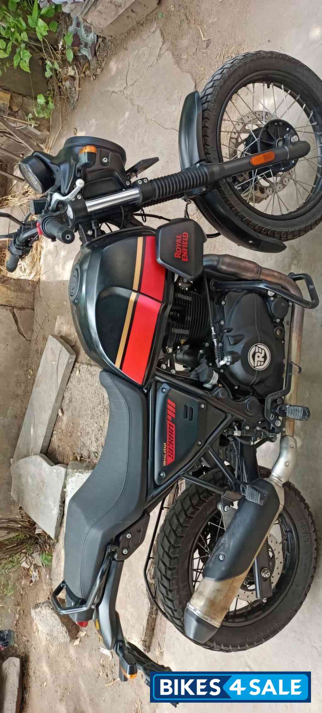 Blazing Balck Royal Enfield Scram 411