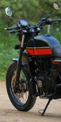 Blazing Balck Royal Enfield Scram 411