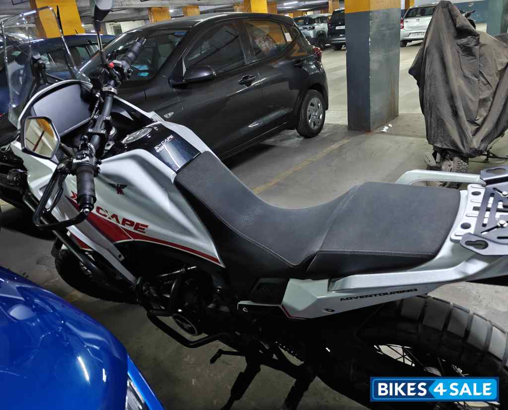 White Moto Morini X-Cape 650X