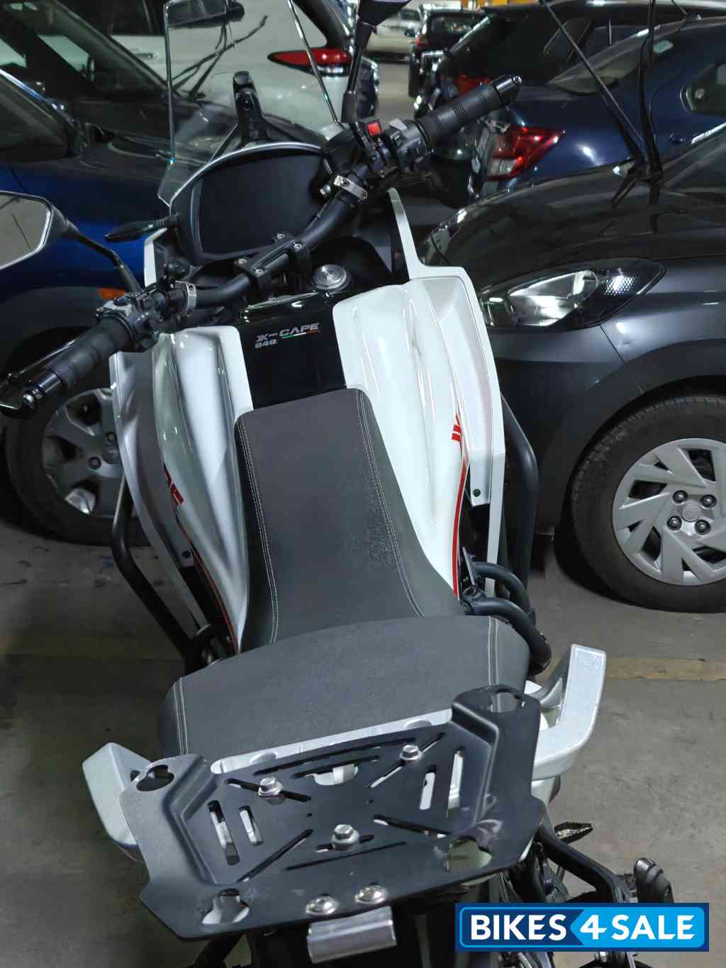 White Moto Morini X-Cape 650X