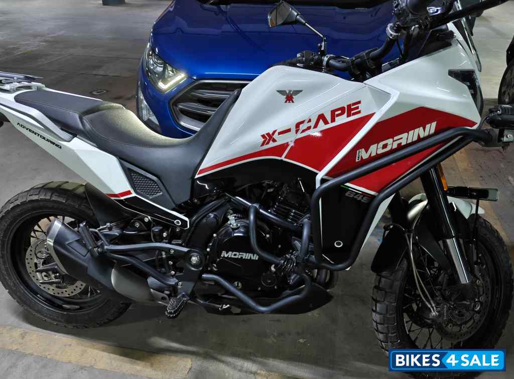 White Moto Morini X-Cape 650X
