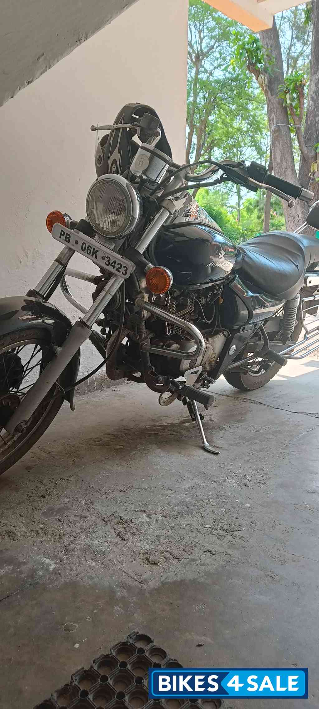 Bajaj Avenger