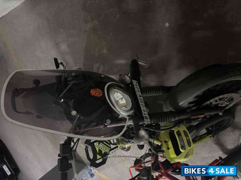 Black Bajaj Avenger Street 160 Black Bajaj Avenger Street 160