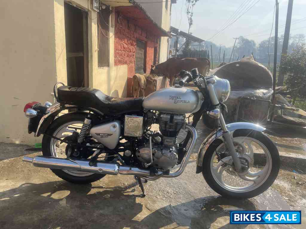 Silver Royal Enfield Bullet Electra 5S