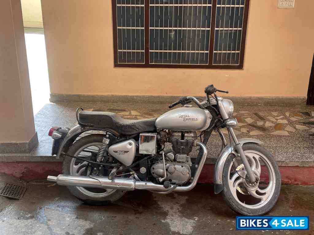 Silver Royal Enfield Bullet Electra 5S