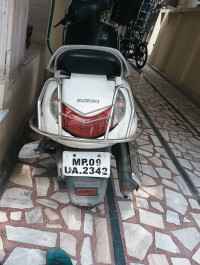 White Suzuki Access 125