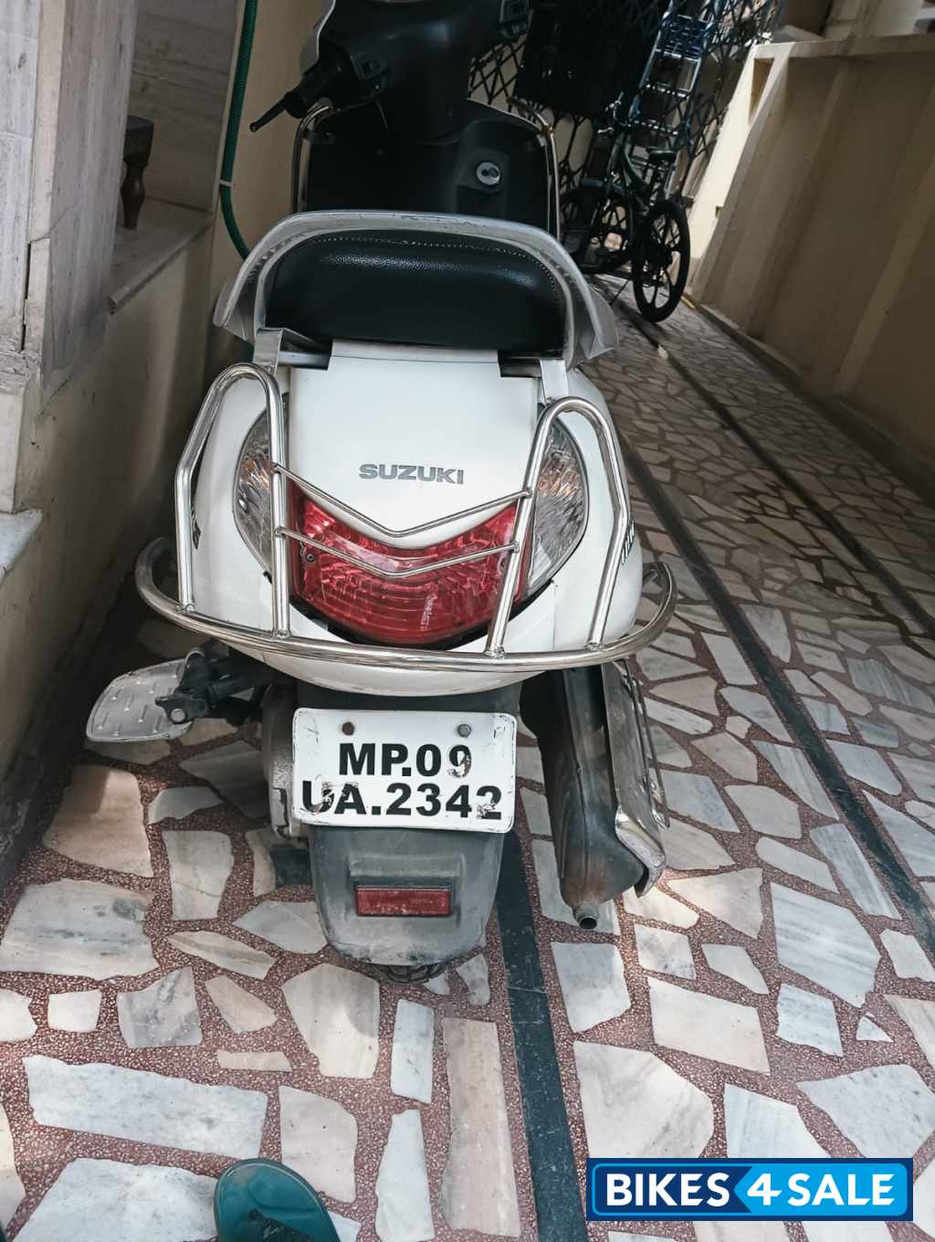 White Suzuki Access 125