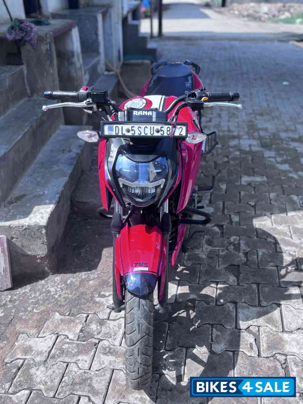 Red TVS Apache RTR 160 4V