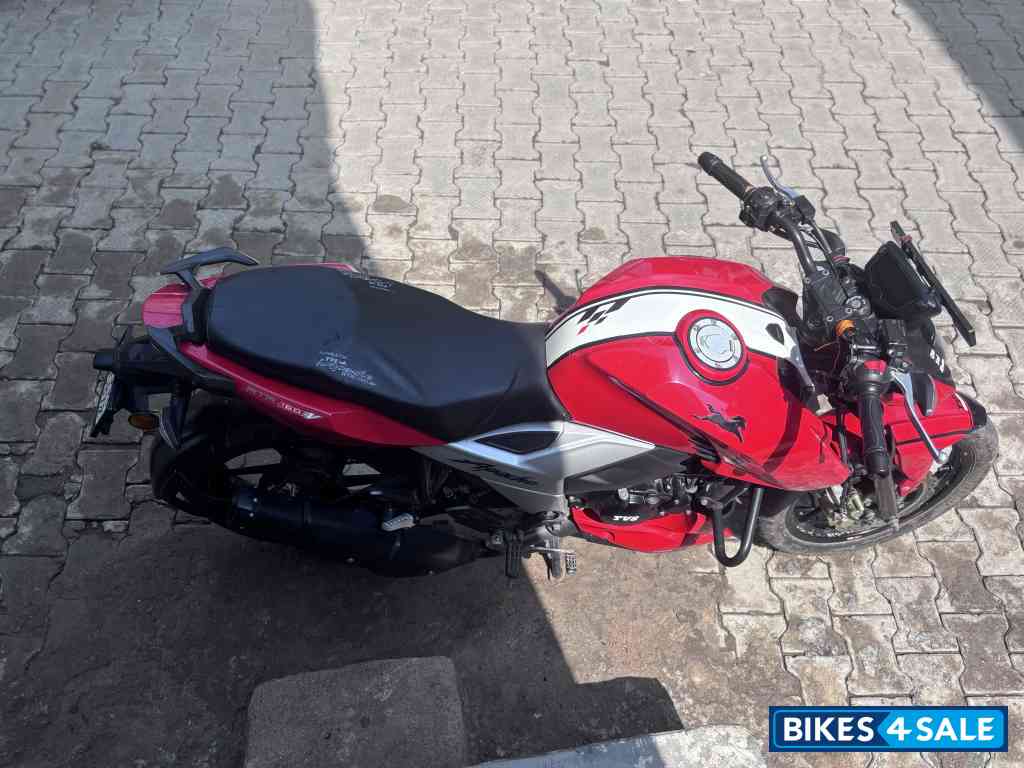 Red TVS Apache RTR 160 4V