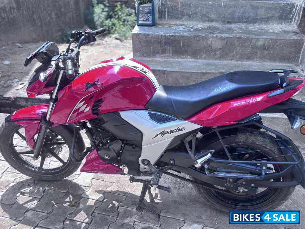 Red TVS Apache RTR 160 4V