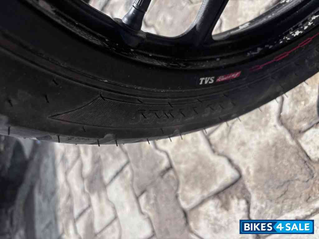 Red TVS Apache RTR 160 4V