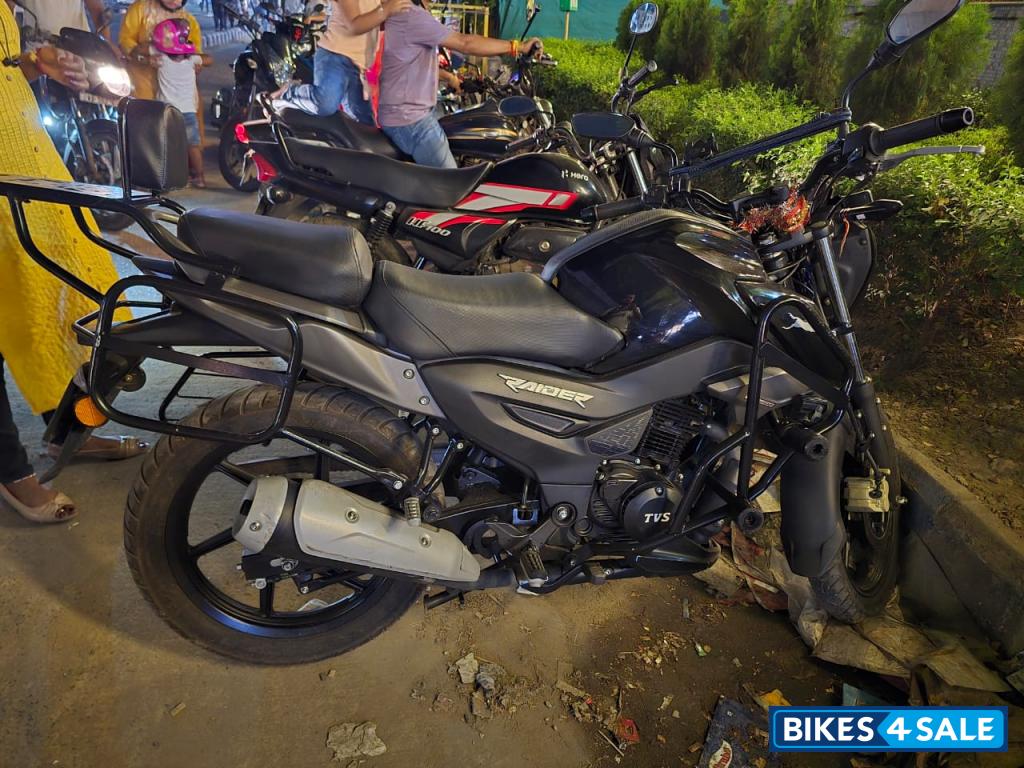 Black TVS Raider Split Seat