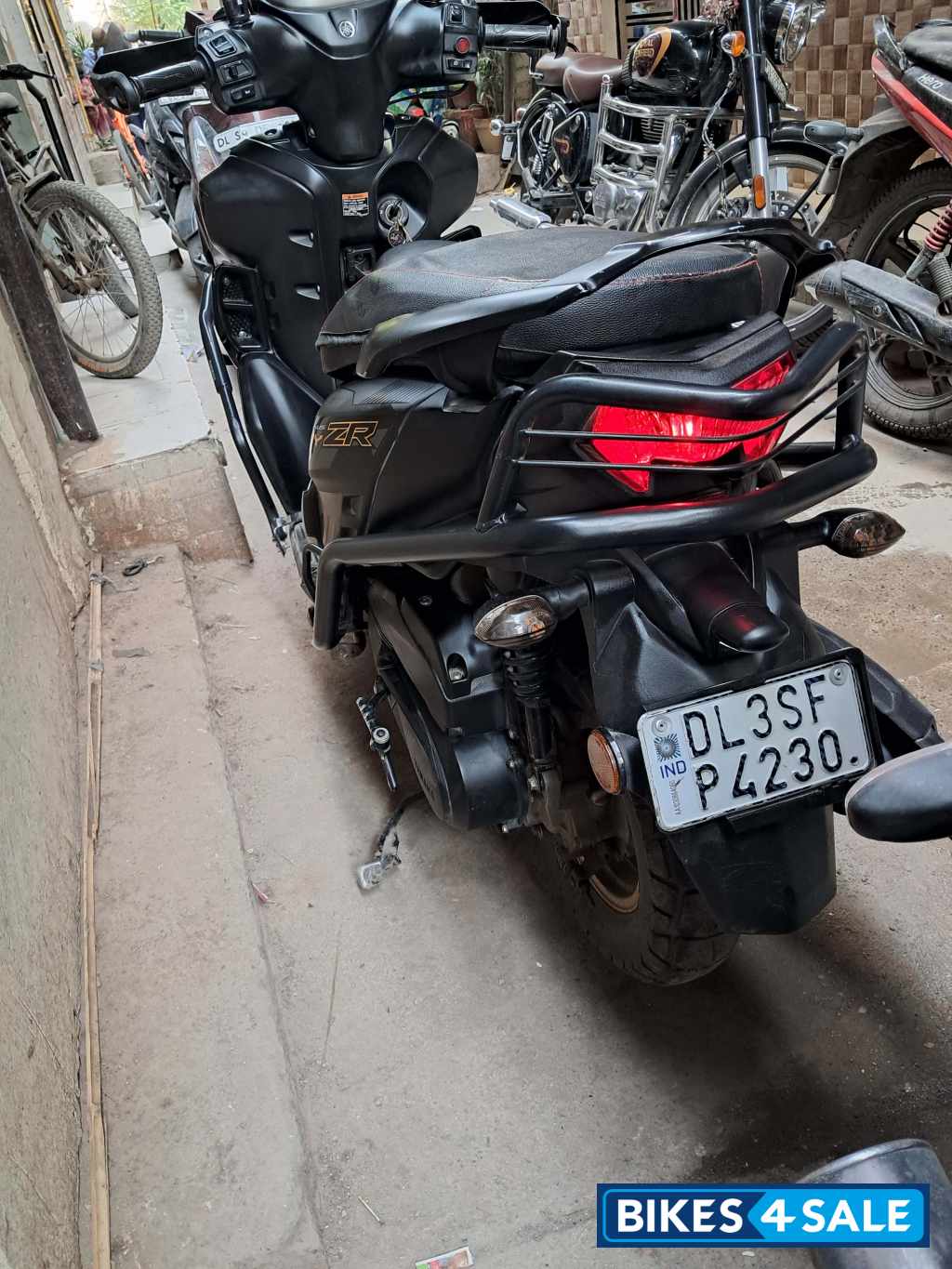 Matte Black Yamaha RayZR Street Rally 125 Fi Hybrid 2024