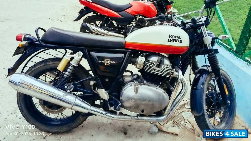 Baker Express White Royal Enfield 2023 Interceptor 650