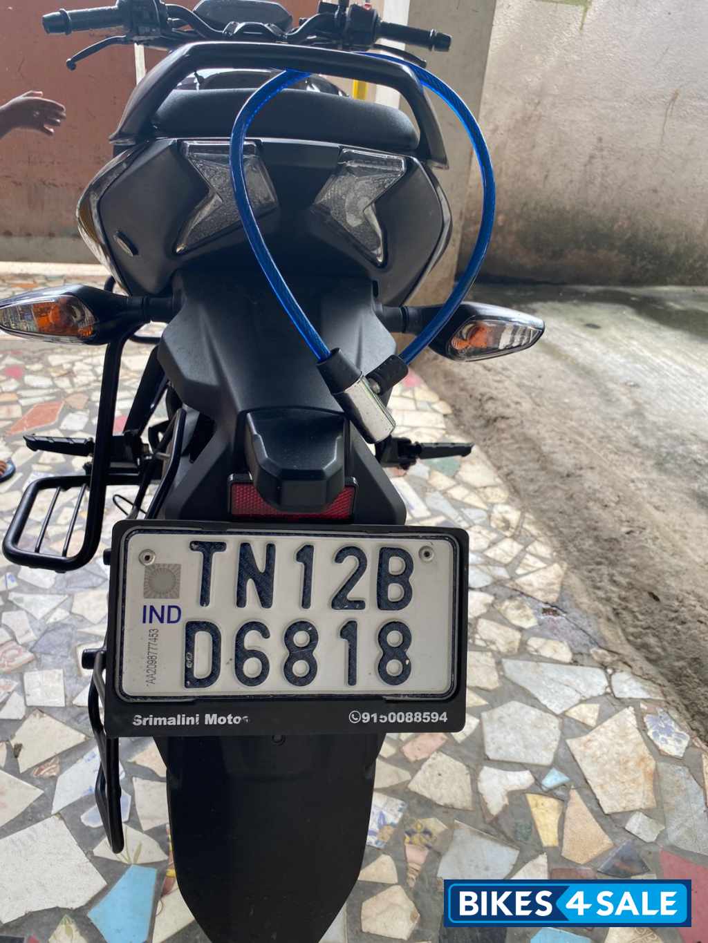 Ebony Black Met Bajaj Pulsar N150