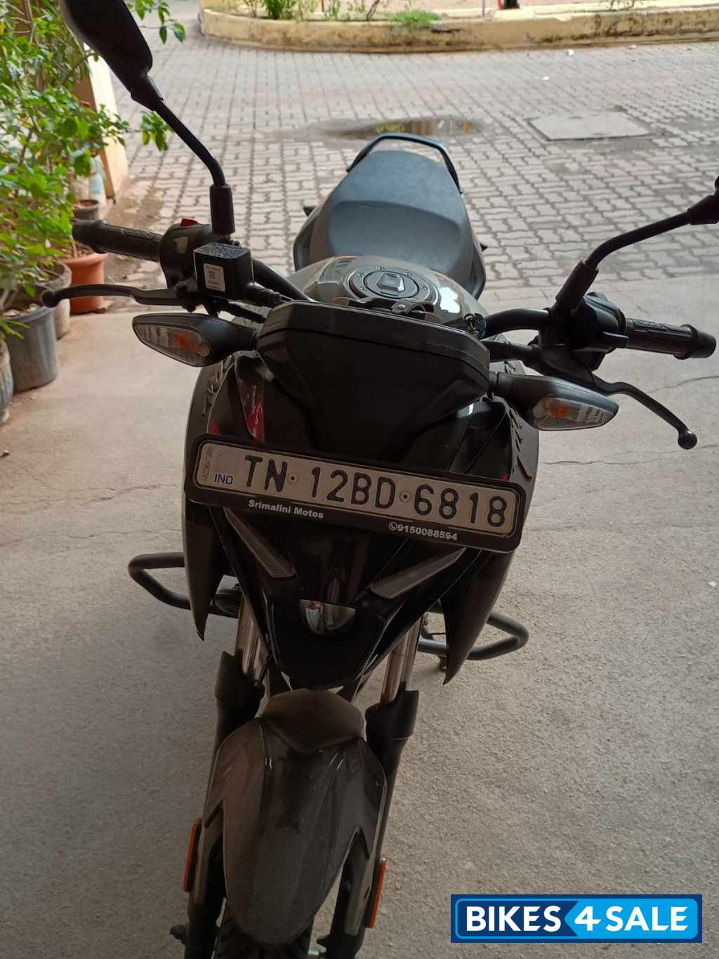 Ebony Black Met Bajaj Pulsar N150