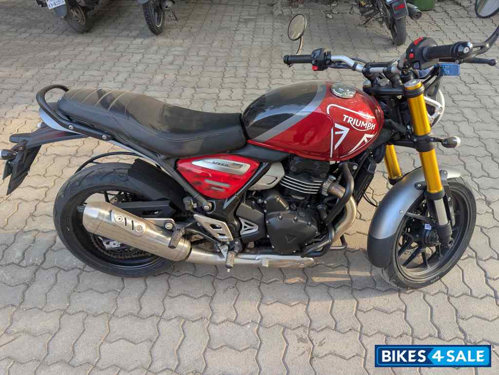 Red Triumph Speed 400
