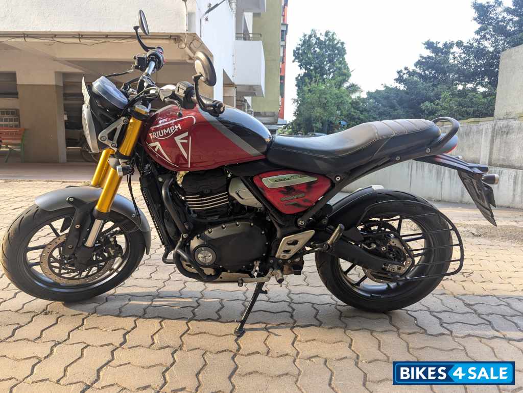 Red Triumph Speed 400
