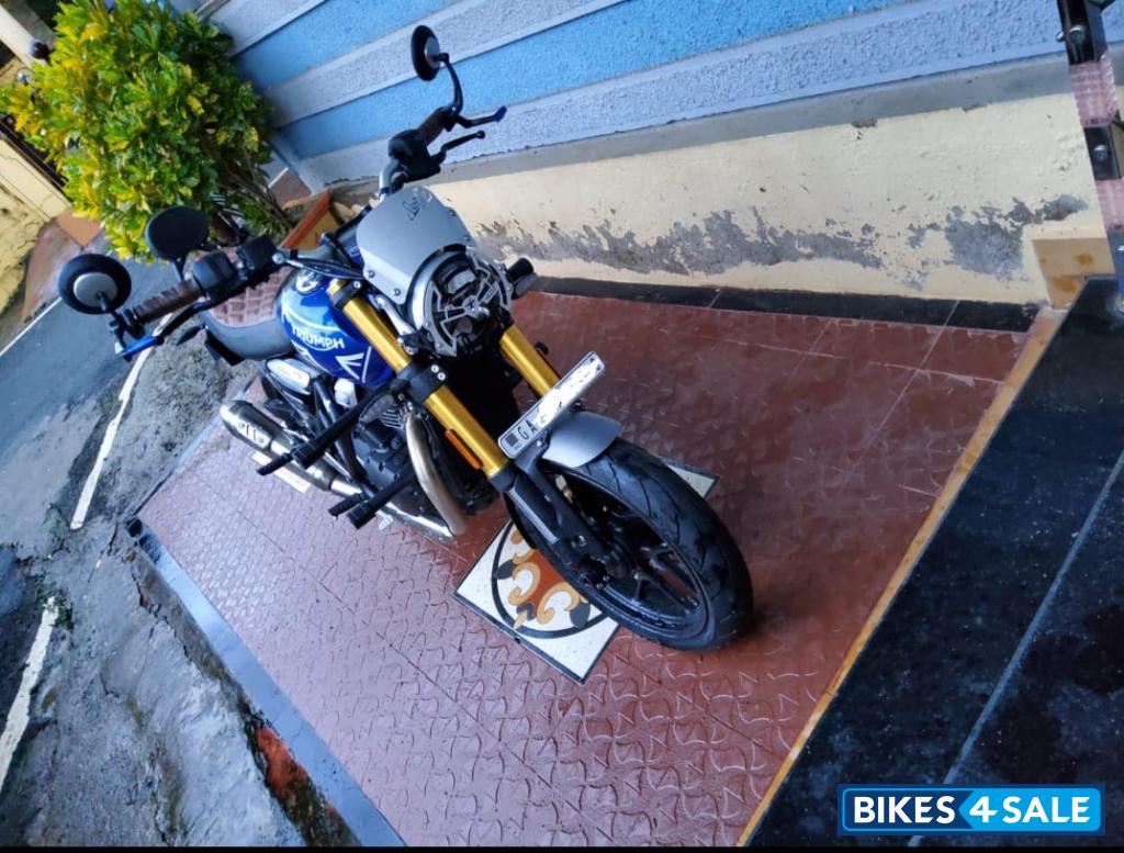 Blue Triumph Speed 400