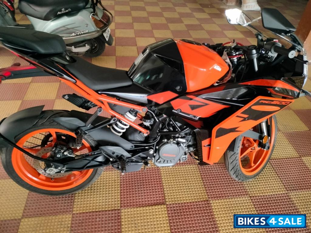 Ebony Black(met) KTM RC 200