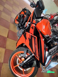 Ebony Black(met) KTM RC 200