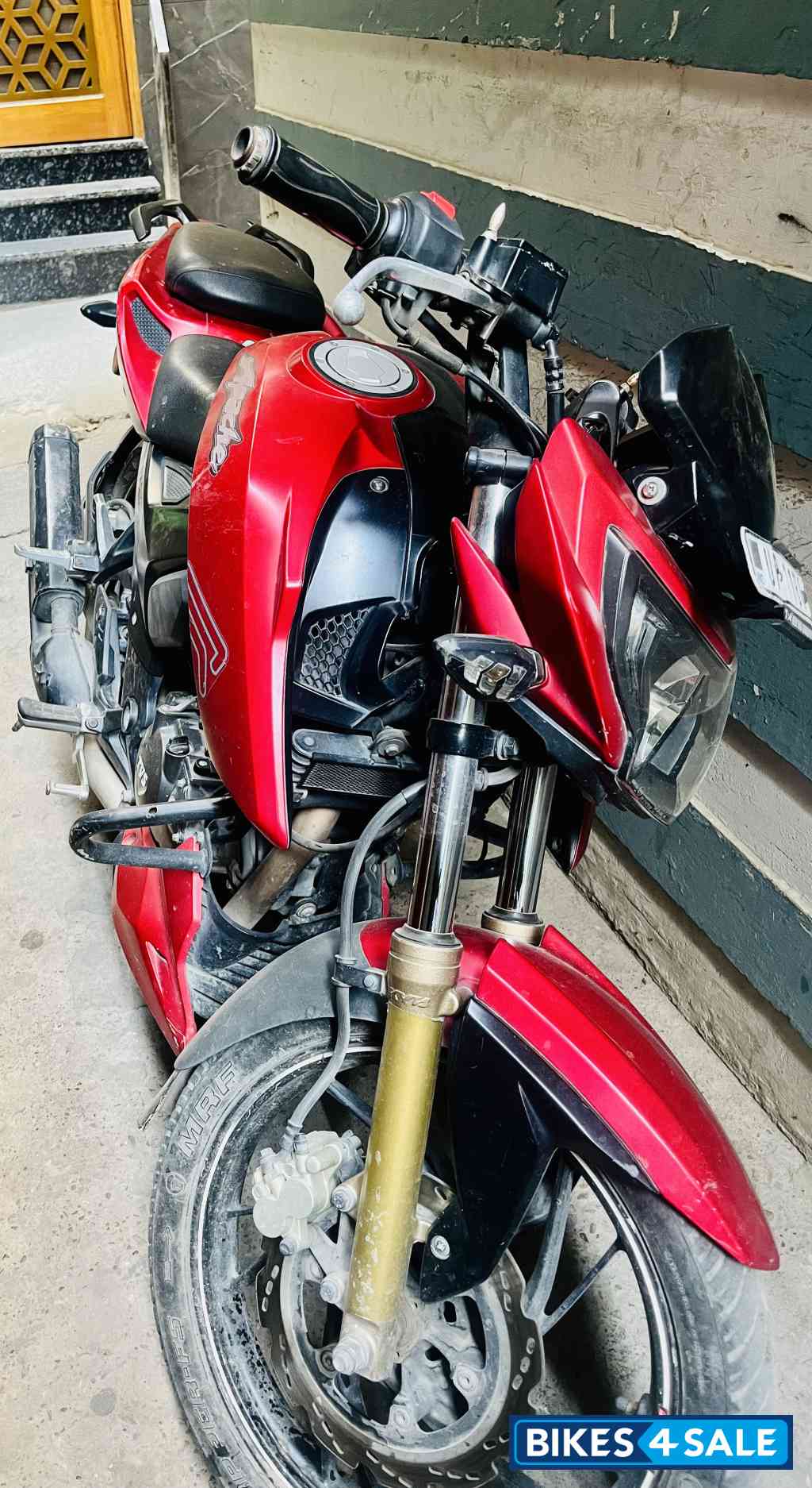 Red TVS Apache RTR 200 4V