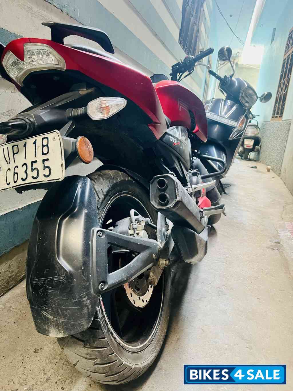 Red TVS Apache RTR 200 4V