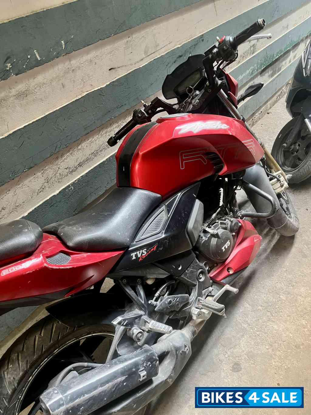Red TVS Apache RTR 200 4V