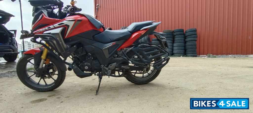 Red Honda CB200X