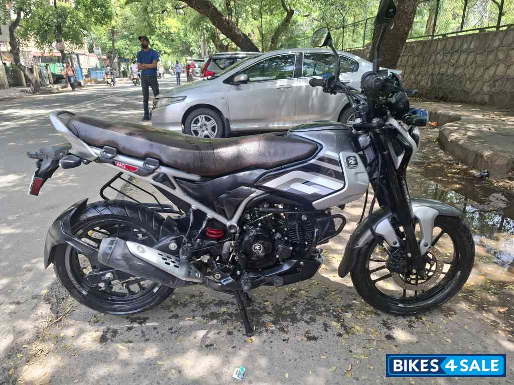 Black & Silver Bajaj Freedom 125 NG04 Disc LED