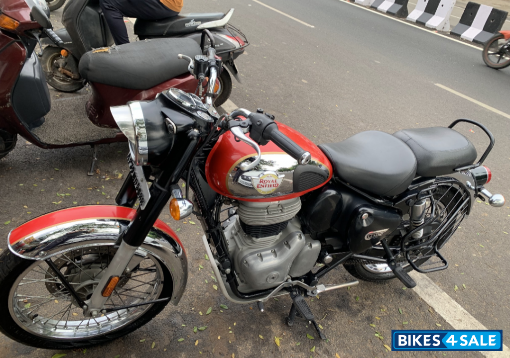 Metallic Red Royal Enfield Classic 350 BS VI