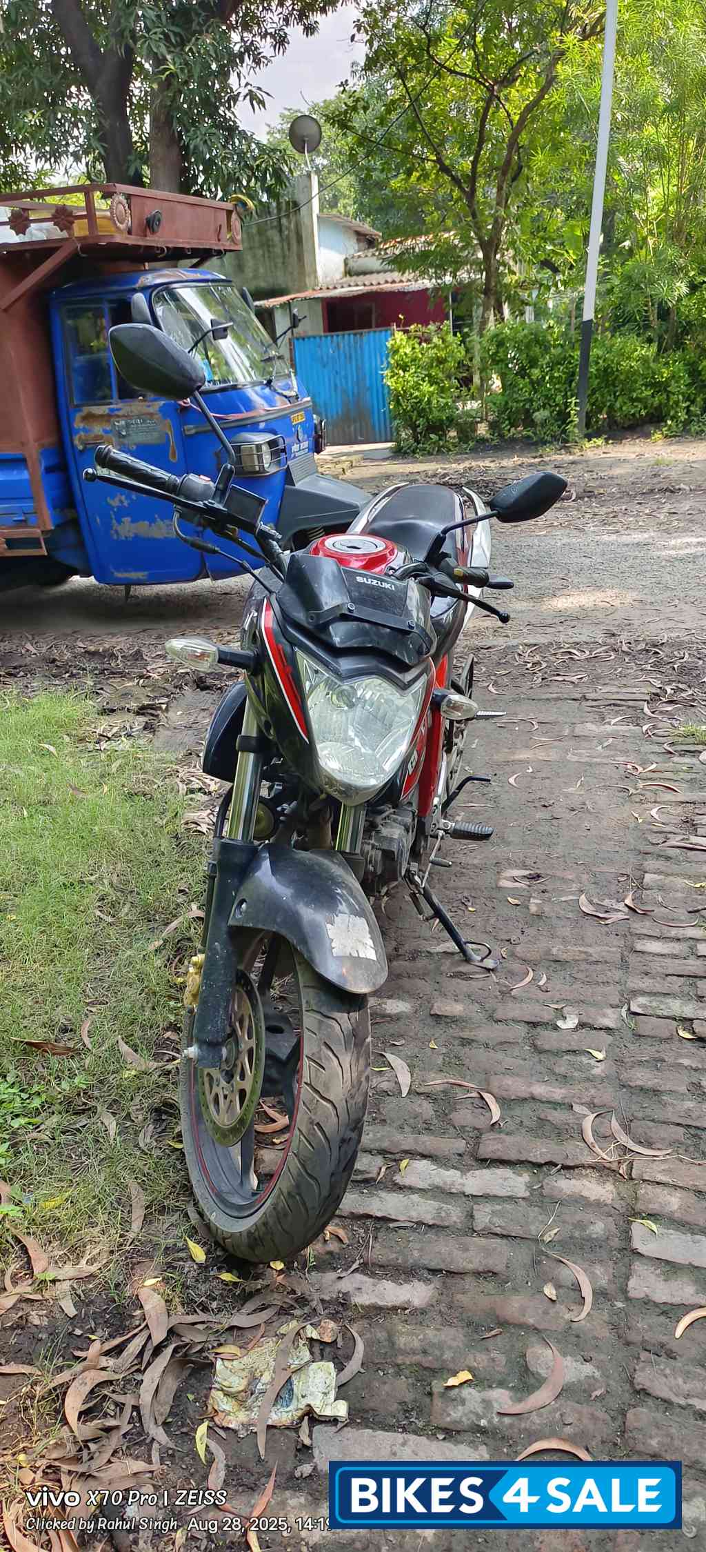 Black Suzuki Gixxer SP