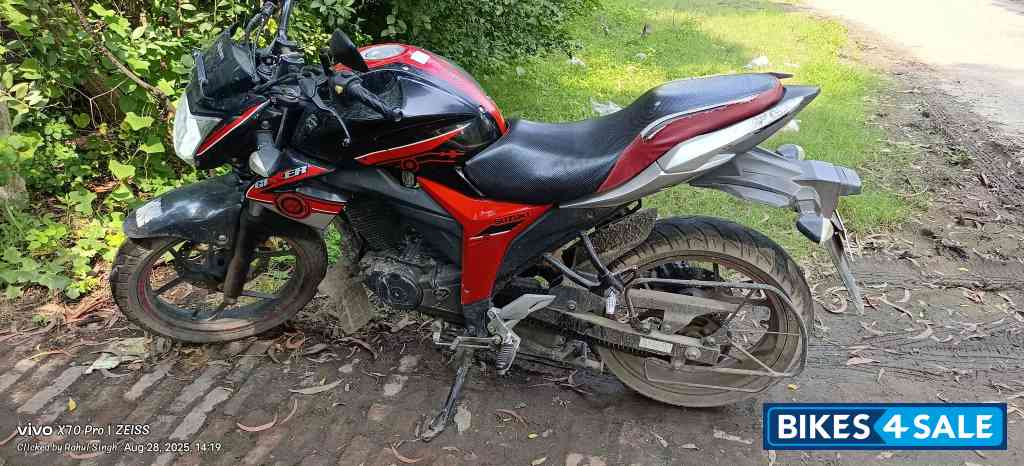 Black Suzuki Gixxer SP Black Suzuki Gixxer SP