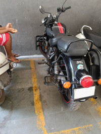 Royal Enfield Classic Stealth Black