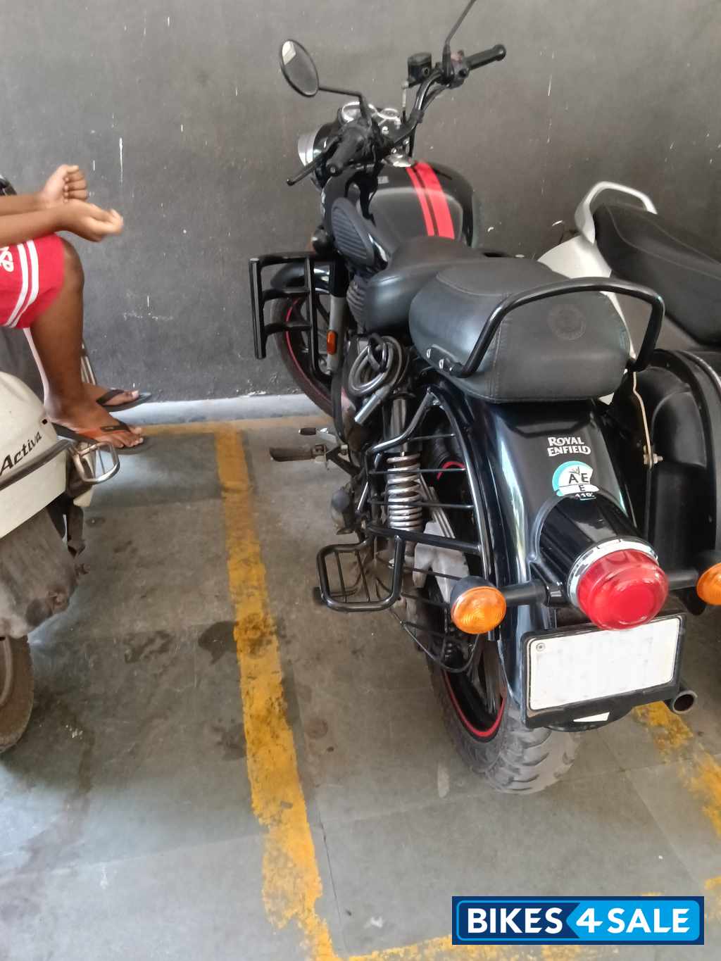 Royal Enfield Classic Stealth Black