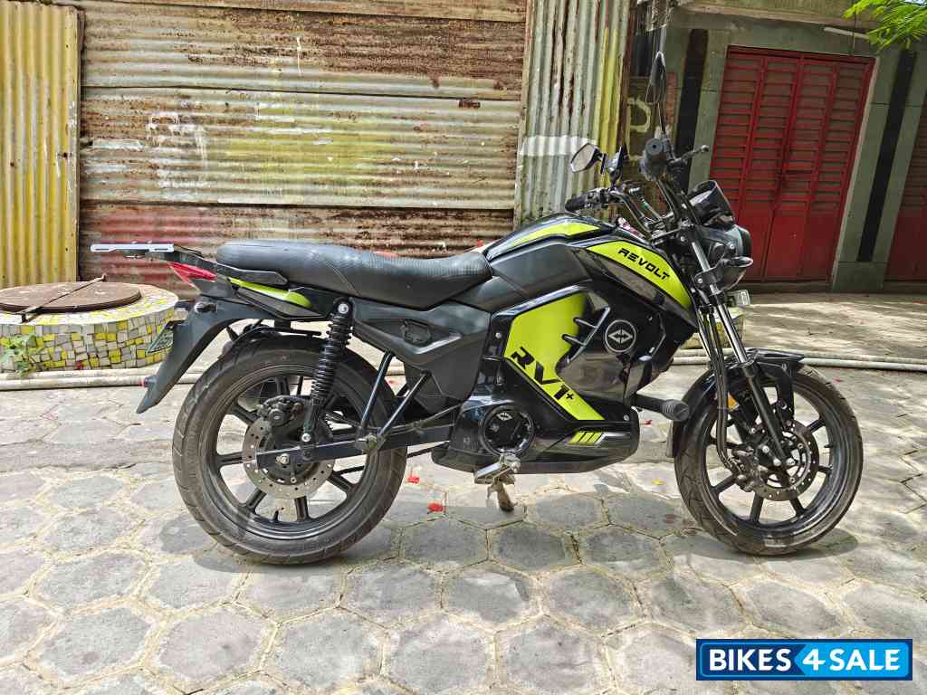 Black And Neon Revolt RV1 Plus