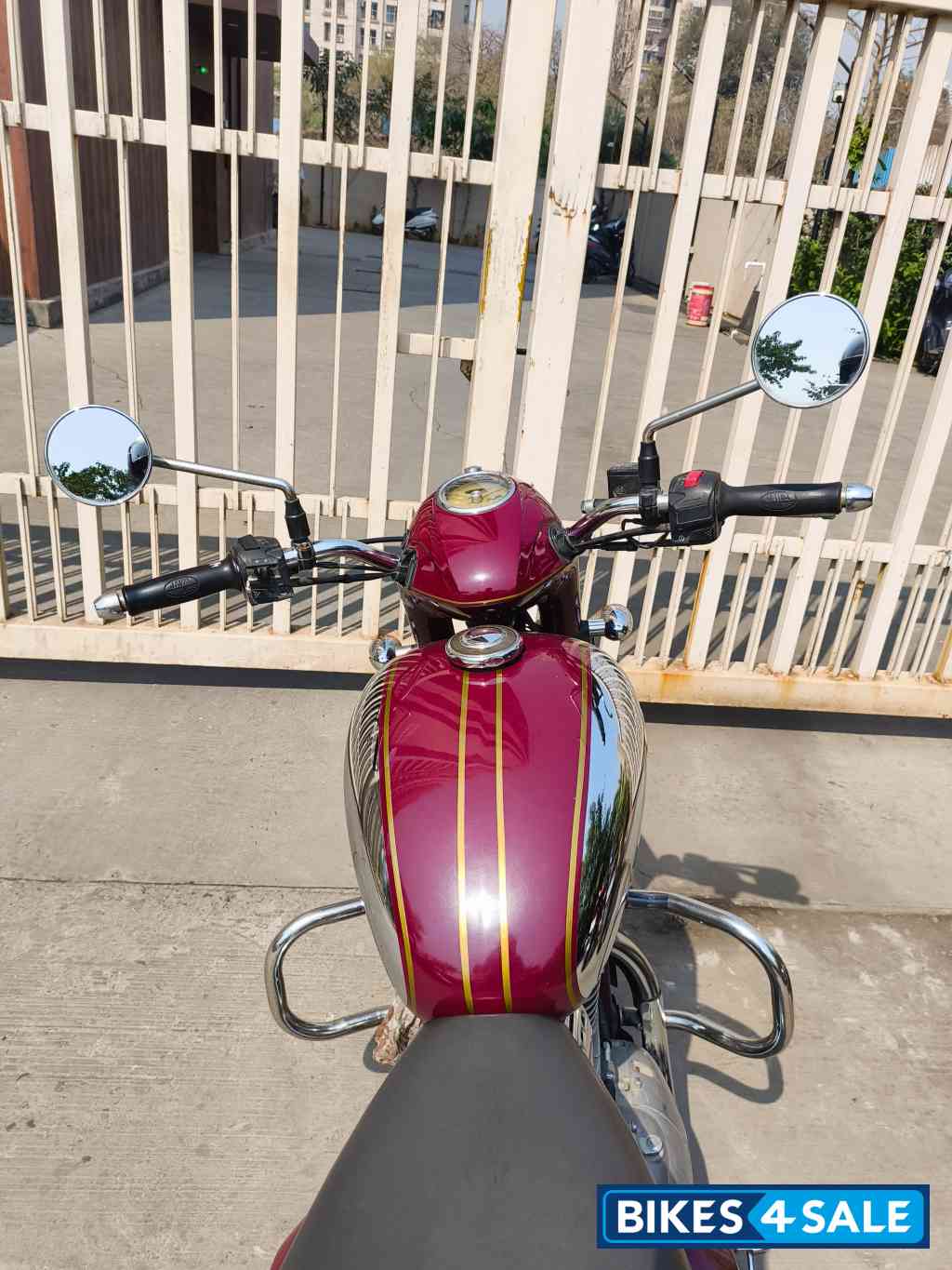 Maroon Jawa 350