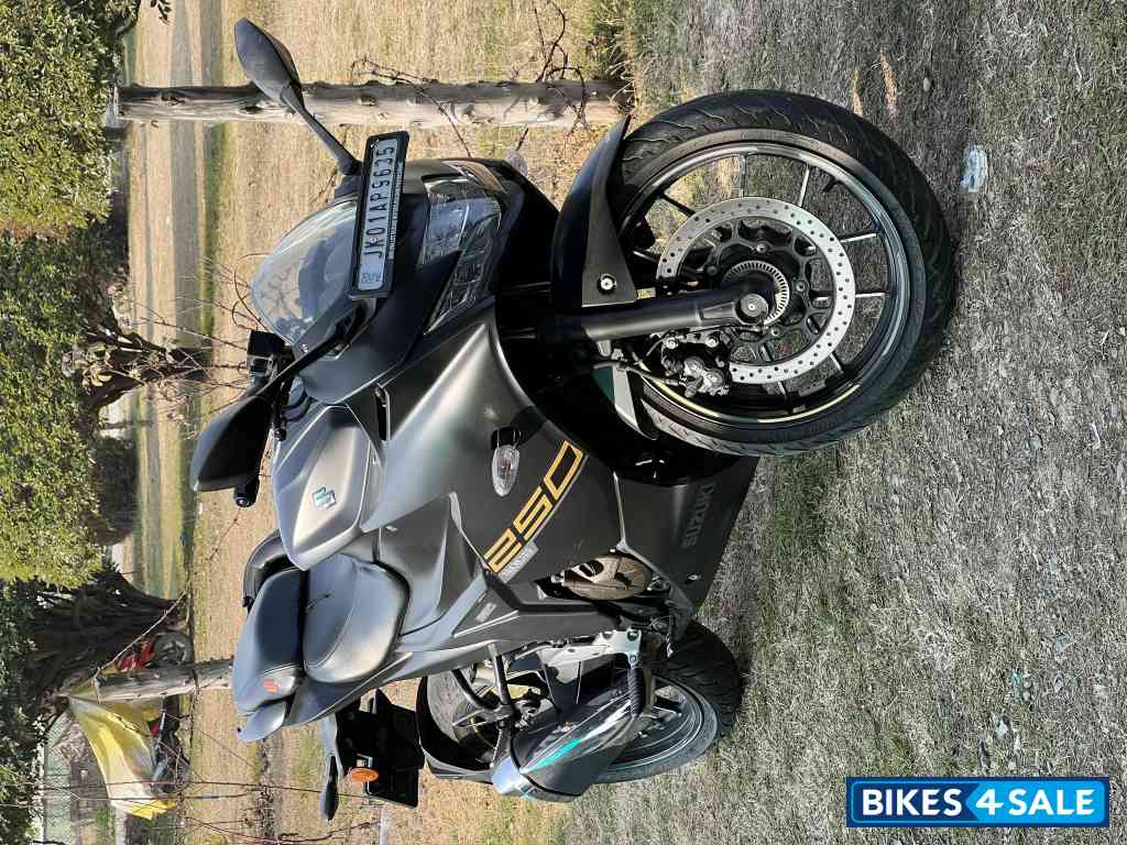 Matte Black Suzuki Gixxer SF 250