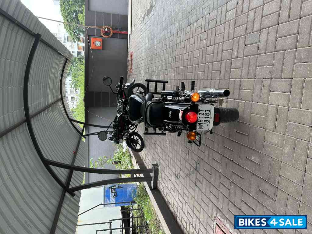 Stealth Black Royal Enfield Classic 350 2021