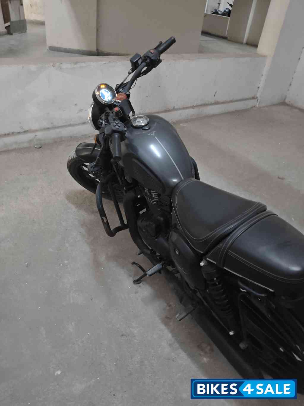 Yezdi Roadster Dark