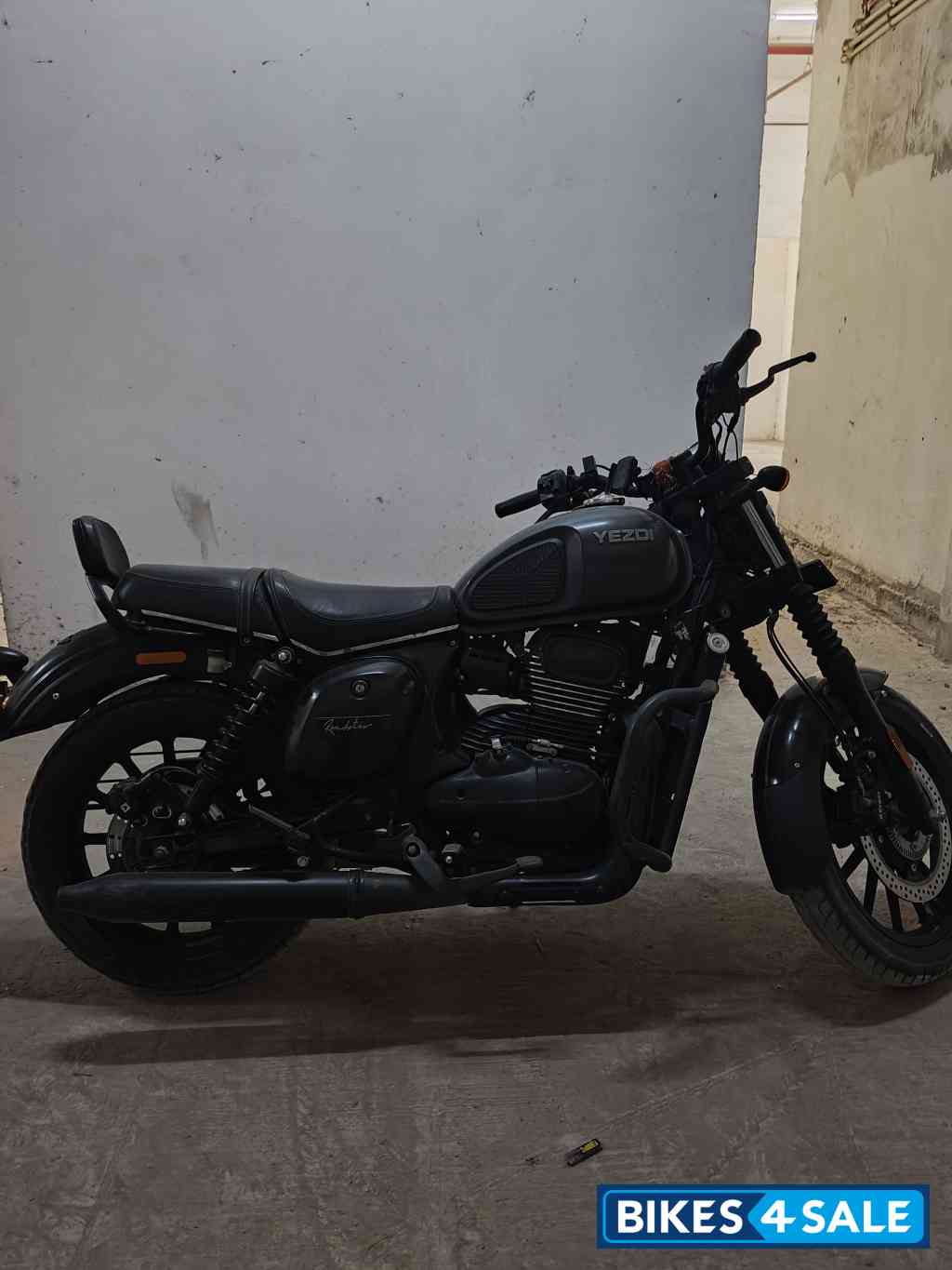 Yezdi Roadster Dark
