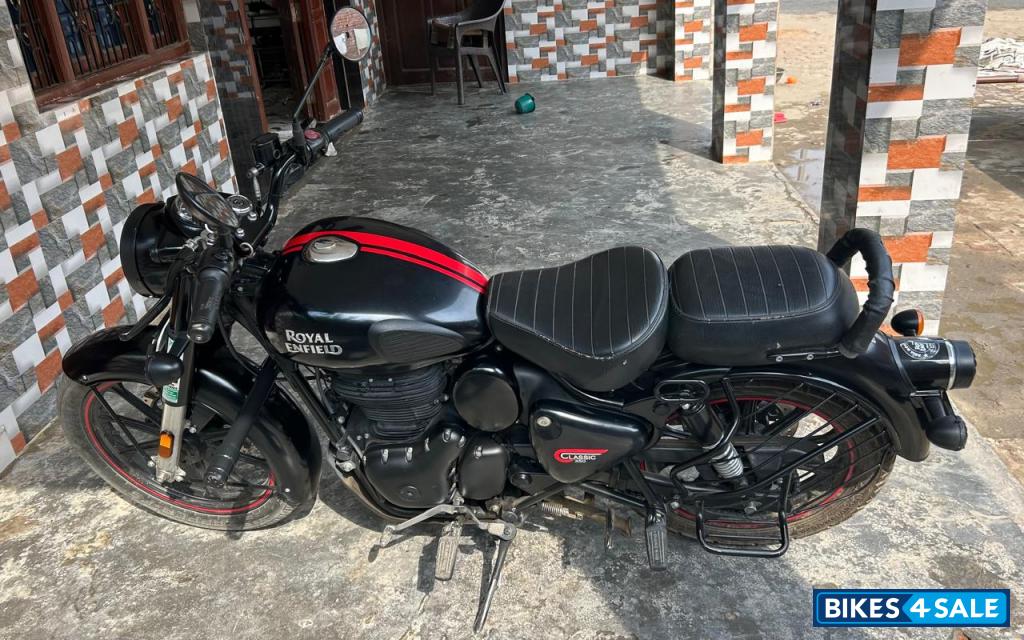 Black Royal Enfield Classic 350 Dual Channel BS6