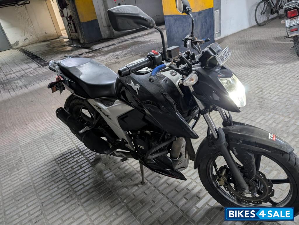 TVS Apache RTR 160 4V