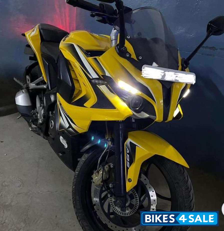 Bajaj Pulsar RS 200 ABS