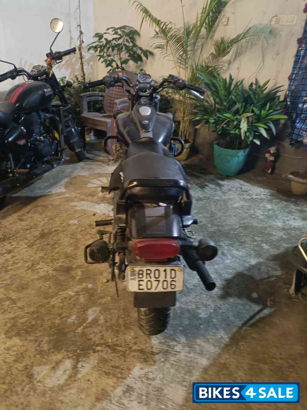 Bajaj Avenger 200 DTS-i