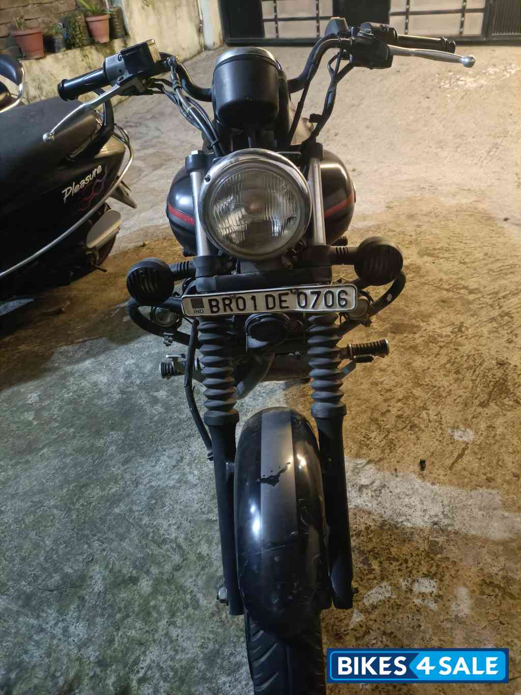 Bajaj Avenger 200 DTS-i