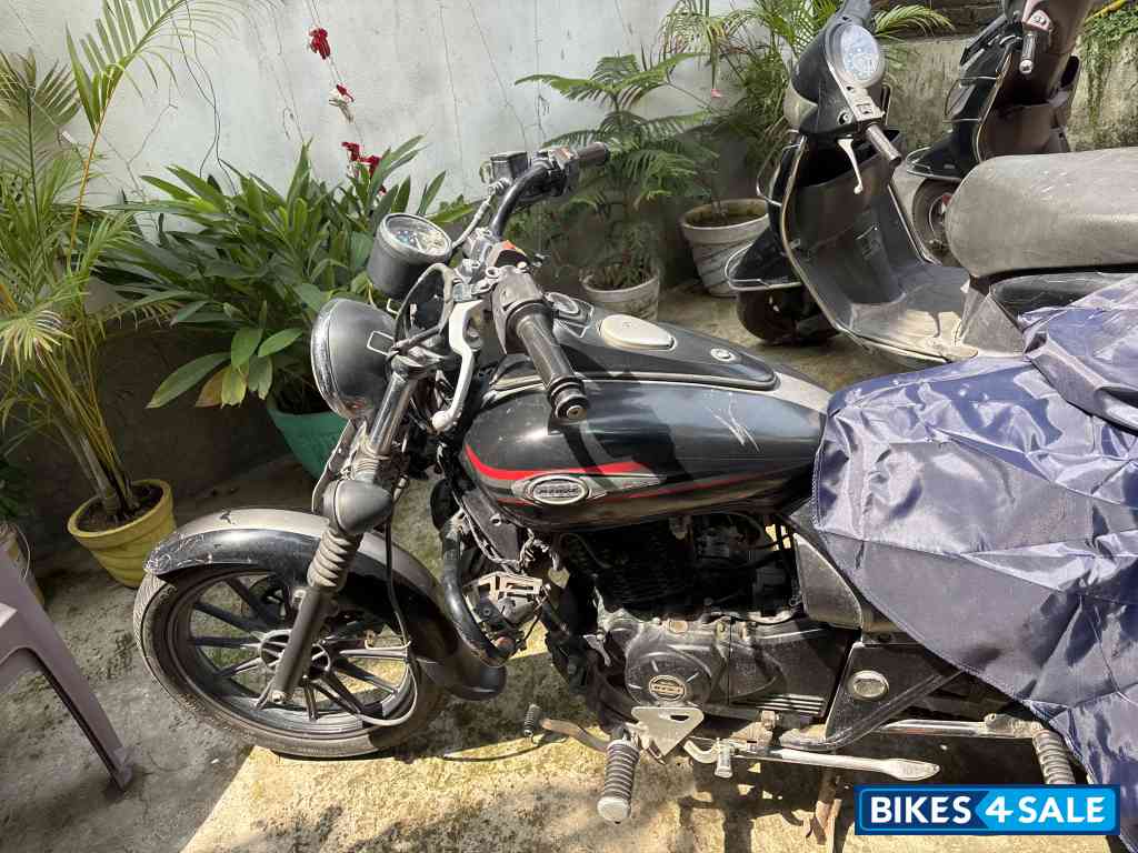 Bajaj Avenger 200 DTS-i