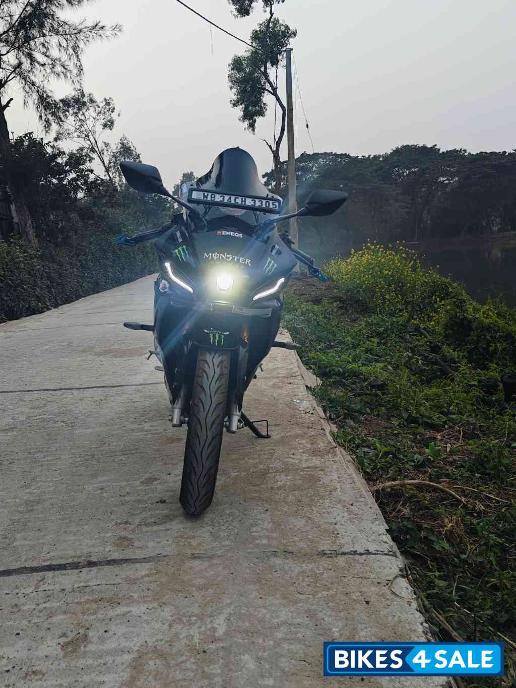 Yamaha R15M Monster Energy MotoGP Edition